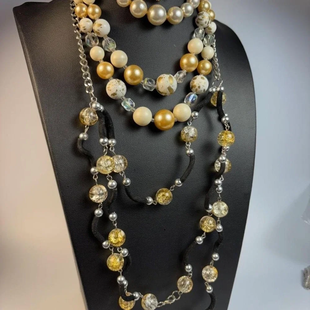 Glam necklace collection with pearl and gold tone costume and fashion jewelry - Picture 1 of 6